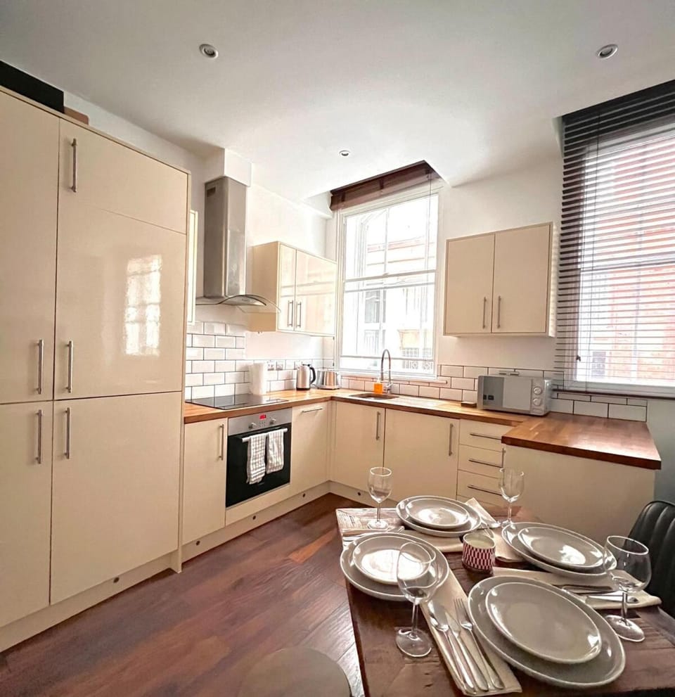 Cosy 2 Bed Retreat with FREE Secure Parking Apartment in Nottingham