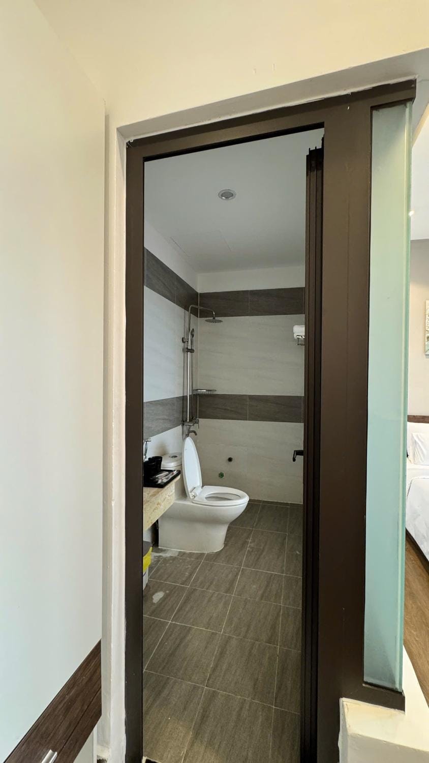 Toilet, Bathroom, towels