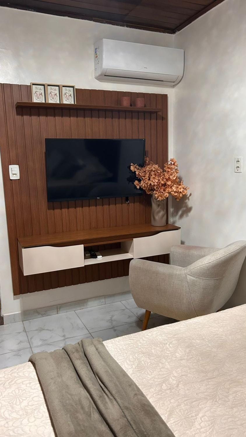 Communal lounge/ TV room, TV and multimedia, Living room, air conditioner