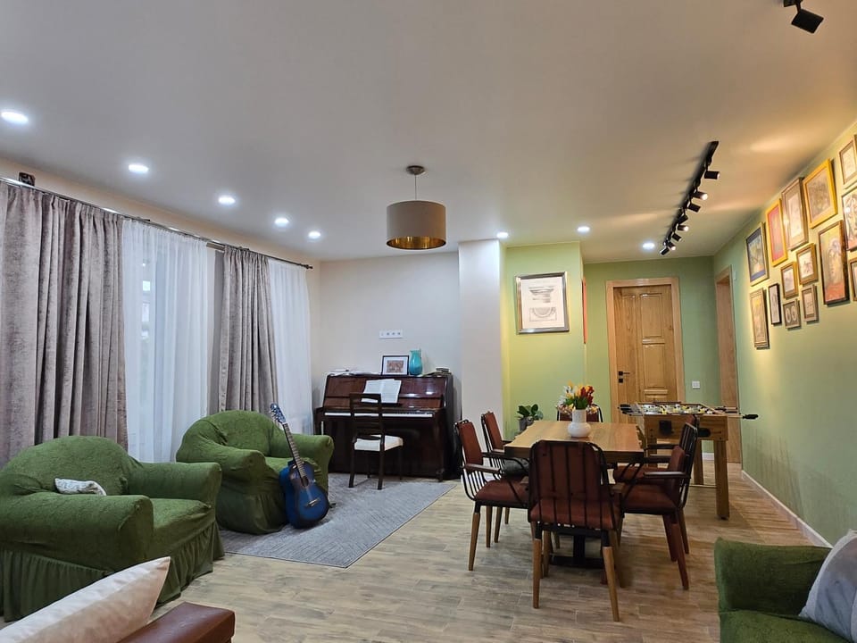 Living room, Seating area, Dining area