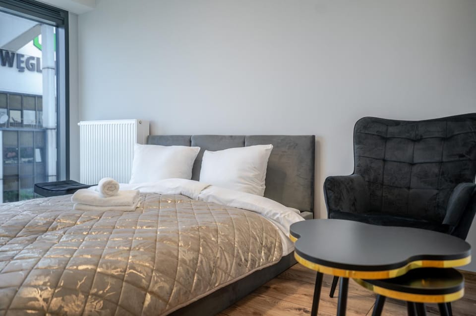Bed, Photo of the whole room, Seating area