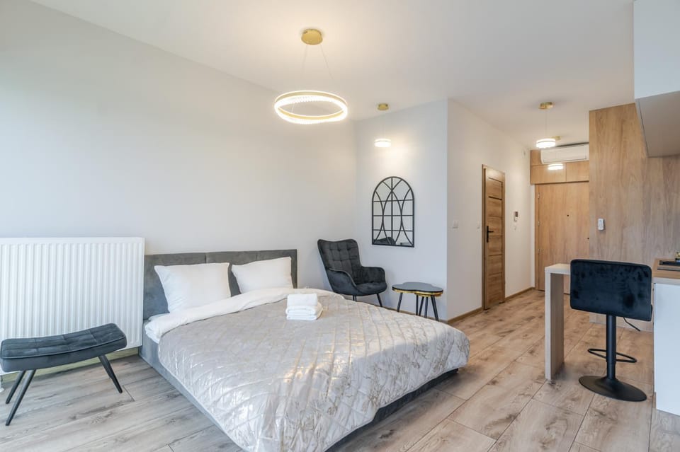 Bed, Living room, Photo of the whole room, Seating area