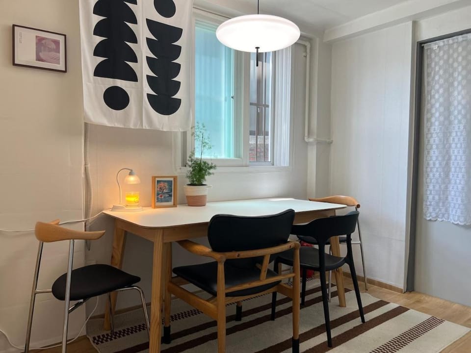 Living room, Seating area, Dining area