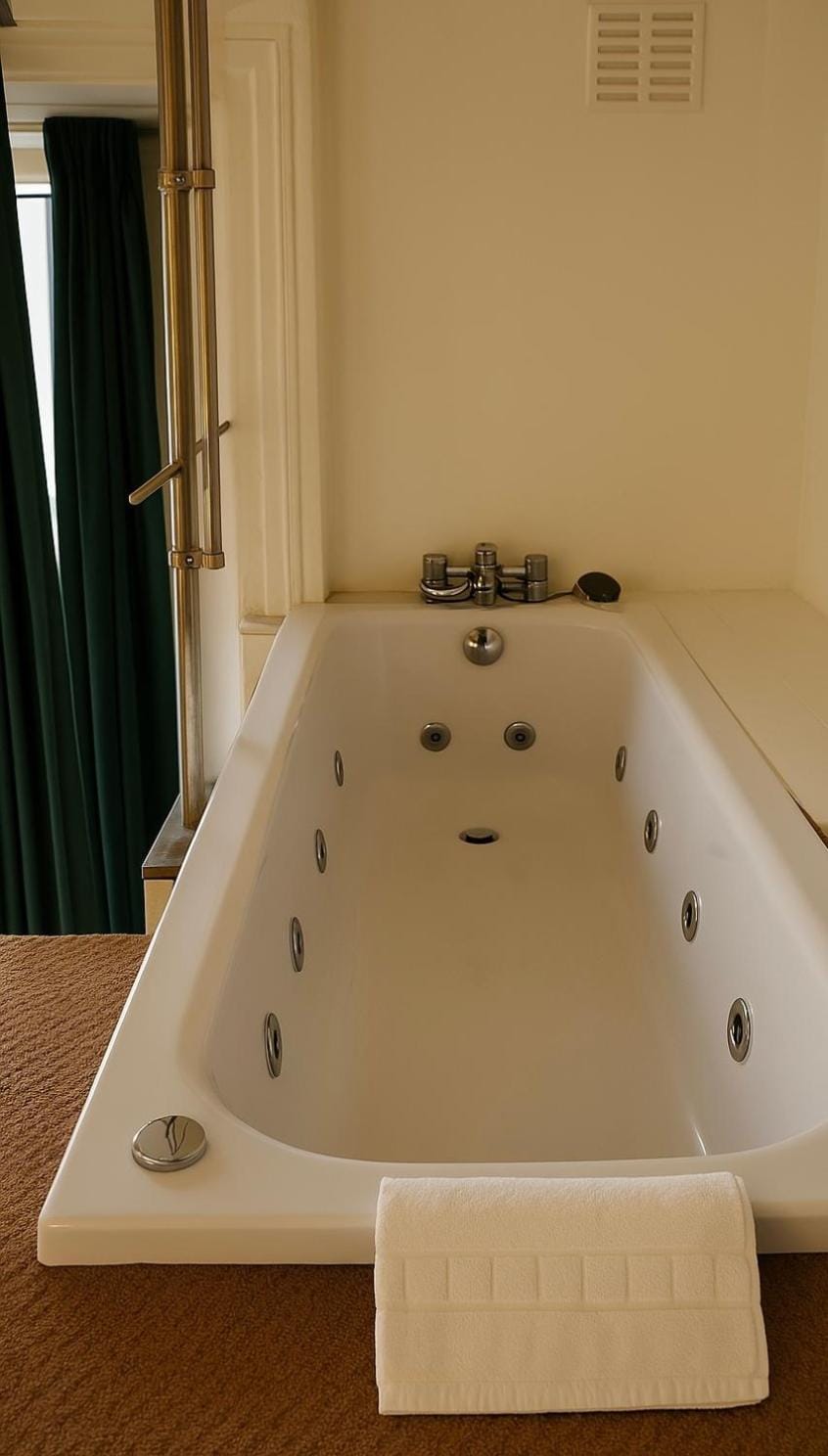 Cozy Entire Flat In Canary W Hot Tub Apartment in London