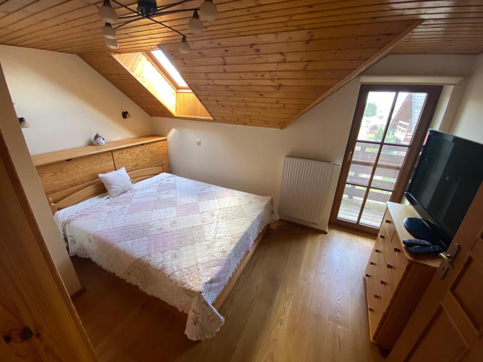 TV and multimedia, Photo of the whole room, Bedroom