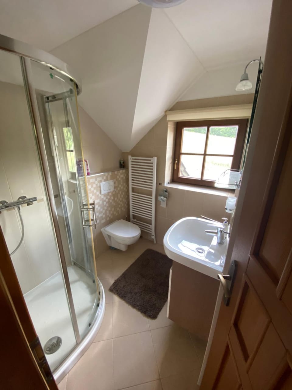 Shower, Toilet, Bathroom, towels
