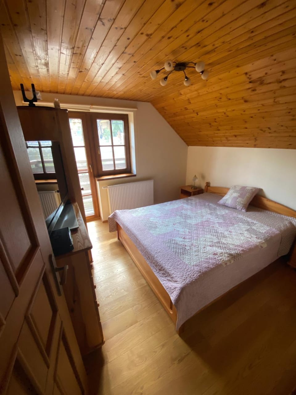 TV and multimedia, Photo of the whole room, Bedroom