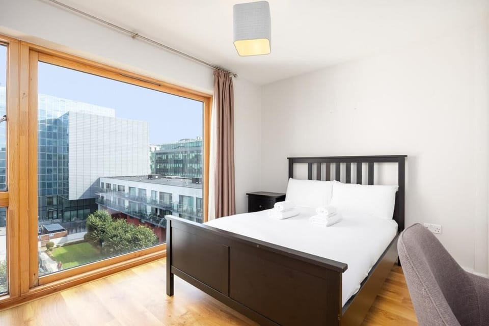 Modern 2 Bed - 8min to Grand Canal Dock Station Apartment in Dublin
