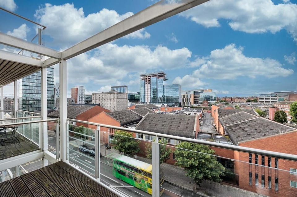 Modern 2 Bed - 8min to Grand Canal Dock Station Apartment in Dublin