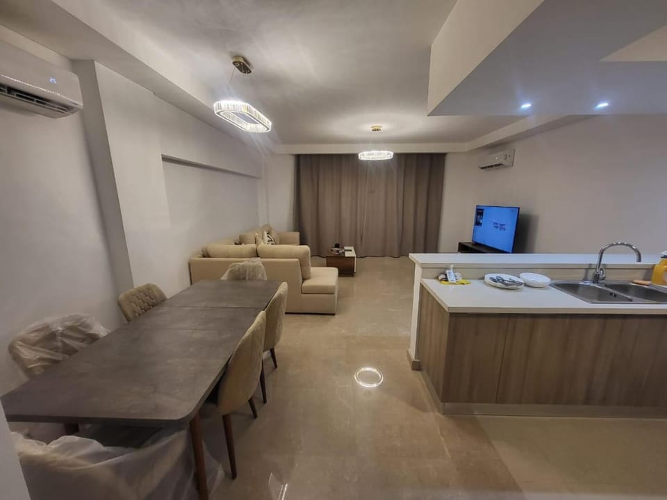 Kitchen or kitchenette, Seating area, Dining area, minibar, air conditioner