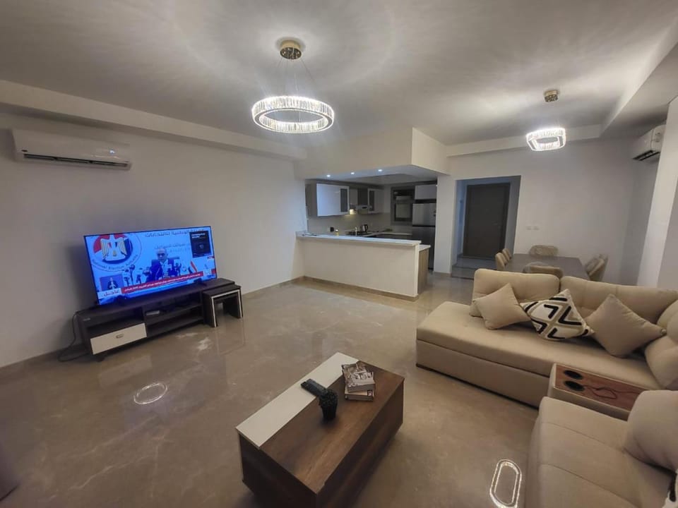 Communal lounge/ TV room, TV and multimedia, Living room, Seating area, air conditioner