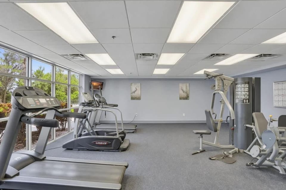 Stunning waterfront Views 1 mile to Disney 2 bath House in Orlando