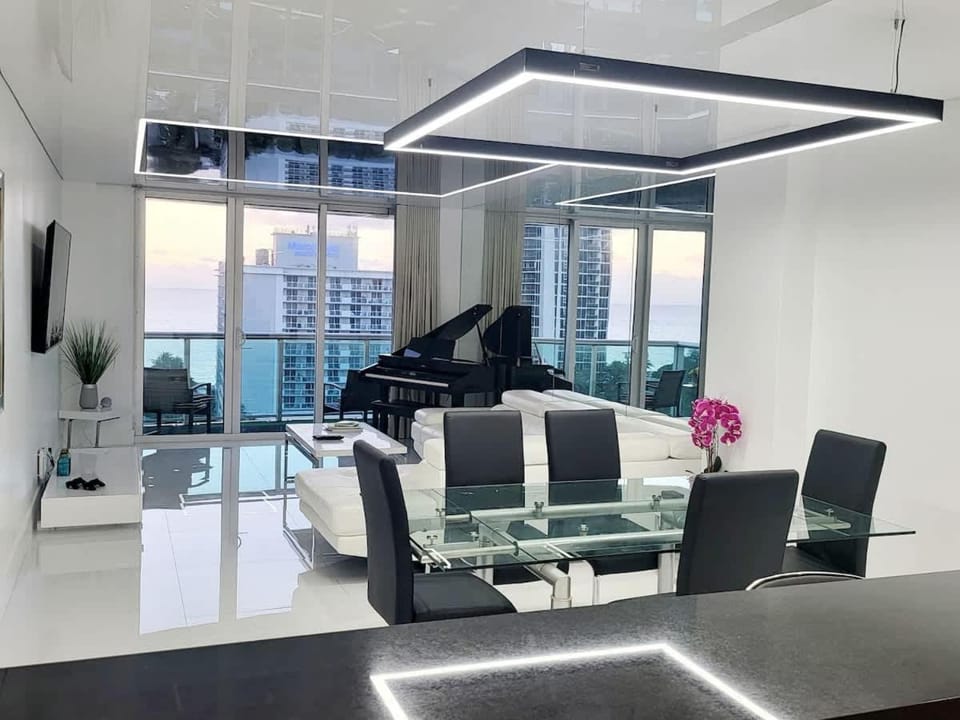 Luxury Beach & City View Condo 5 min walk to beach House in Sunny Isles Beach