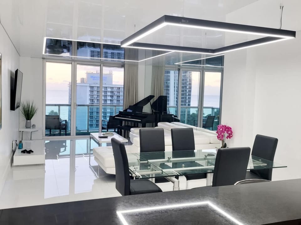 Luxury Beach & City View Condo 5 min walk to beach House in Sunny Isles Beach