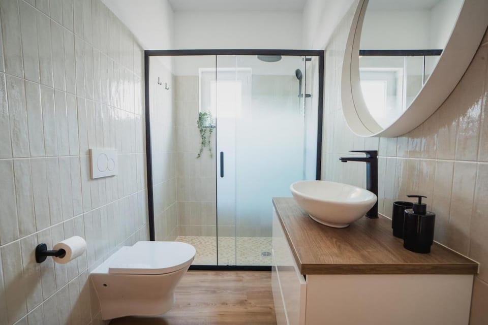 Shower, Toilet, Bathroom