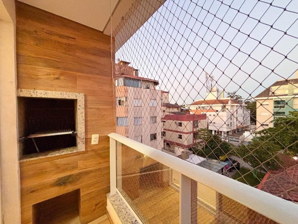Apartamento compacto a 100 metros do mar de Canasvieiras Apartment in Florianopolis