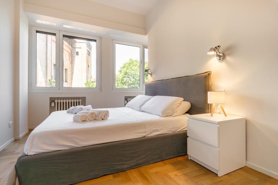 Bed, Photo of the whole room, Bedroom, towels