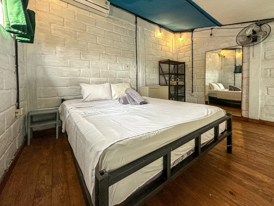 Bed, Photo of the whole room, Bedroom, towels, air conditioner