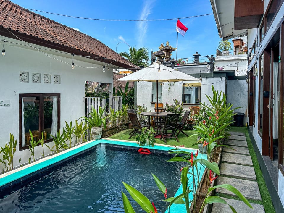 Property building, Day, Garden, Garden view, Pool view, Swimming pool