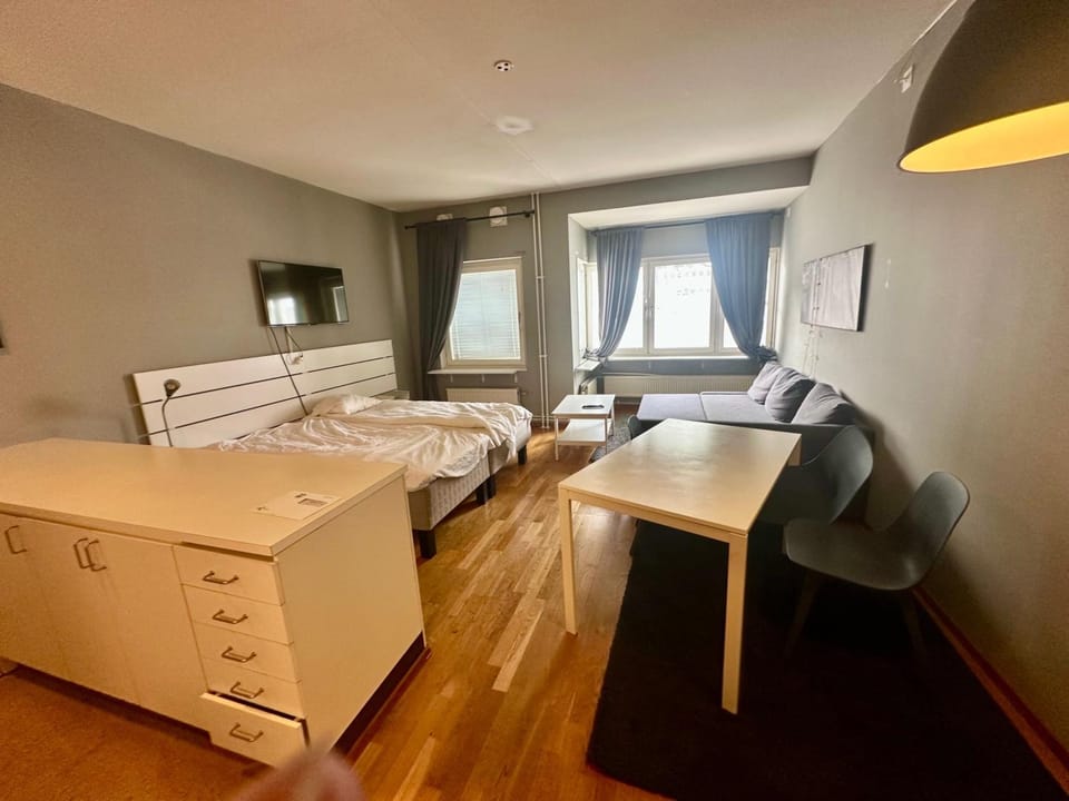 Bed, Living room, Photo of the whole room, Seating area, Dining area