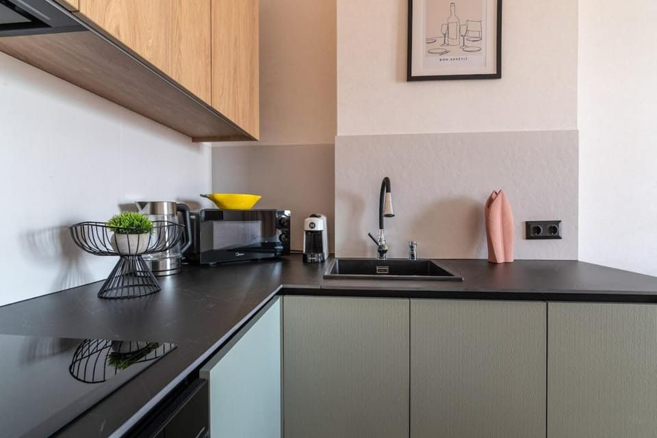 Coffee/tea facilities, Kitchen or kitchenette, dishwasher, internet, oven, stove, toaster, kitchen
