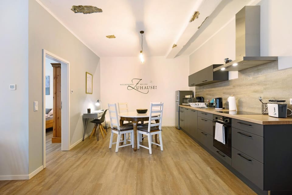 Property building, Kitchen or kitchenette, Living room