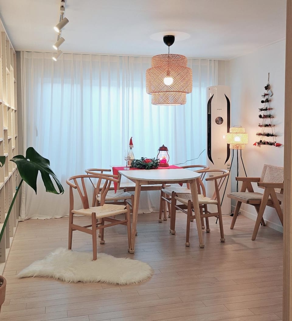 Living room, Dining area