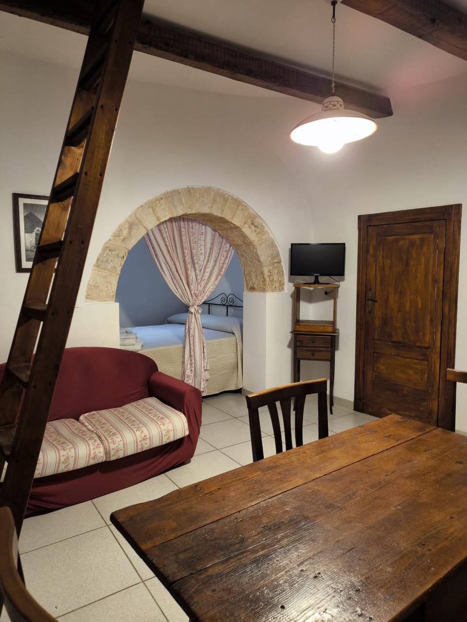 Communal lounge/ TV room, Bed, TV and multimedia, Living room, Photo of the whole room, Seating area, Dining area, Bedroom
