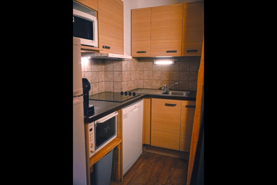 studio chic redécoré avec soin, idéal couples familles ou entre amis,parfait pour cure thermale ou séjour ski, wifi 180 chaines tv parking couvert Apartment in Provence-Alpes-Côte d'Azur
