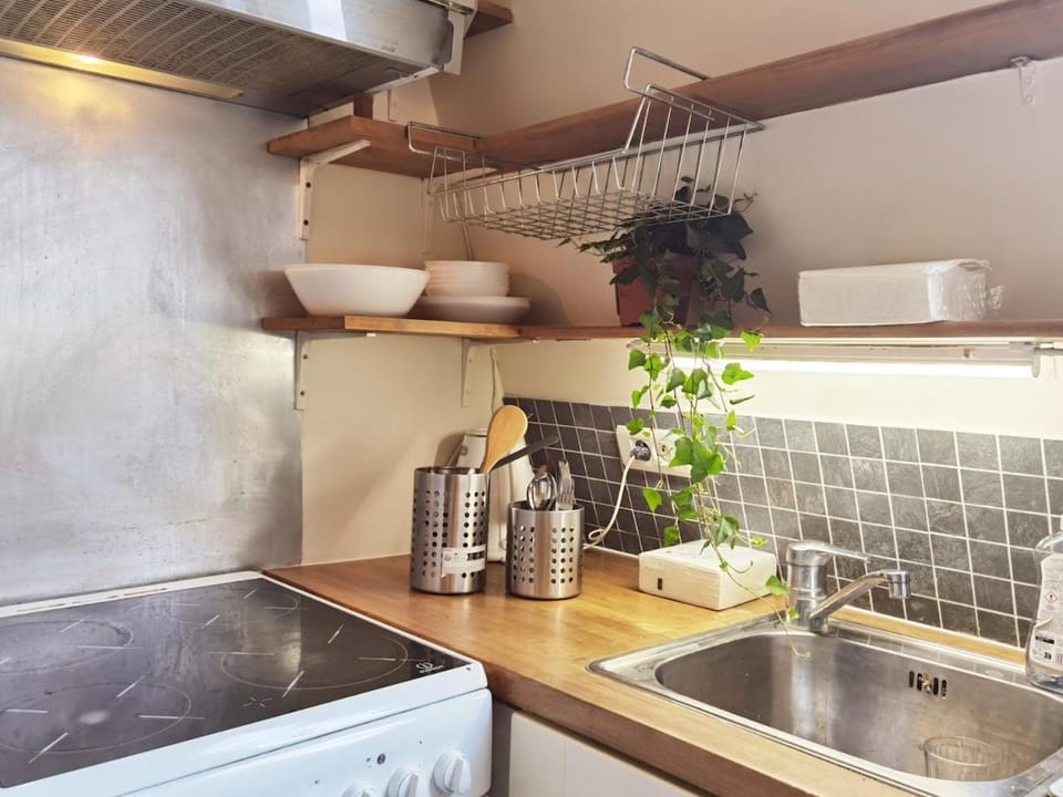 Bright Solo Studio by Hôtel de Ville and Sein river 1mn to Metro N1-241 Apartment in Paris