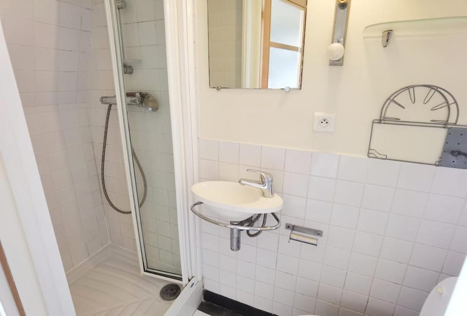 Bright Solo Studio by Hôtel de Ville and Sein river 1mn to Metro N1-241 Apartment in Paris