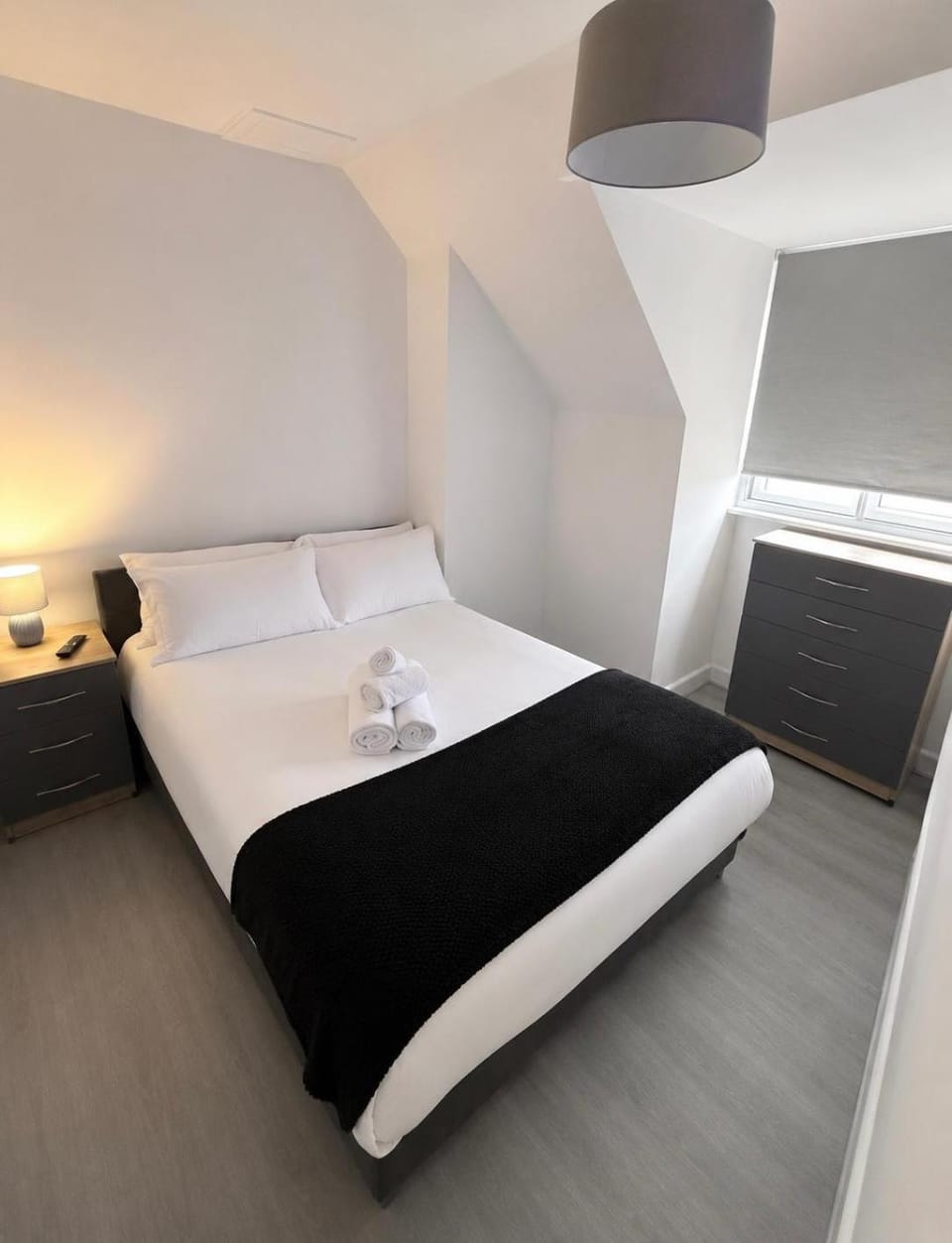 Bed, Bedroom, towels