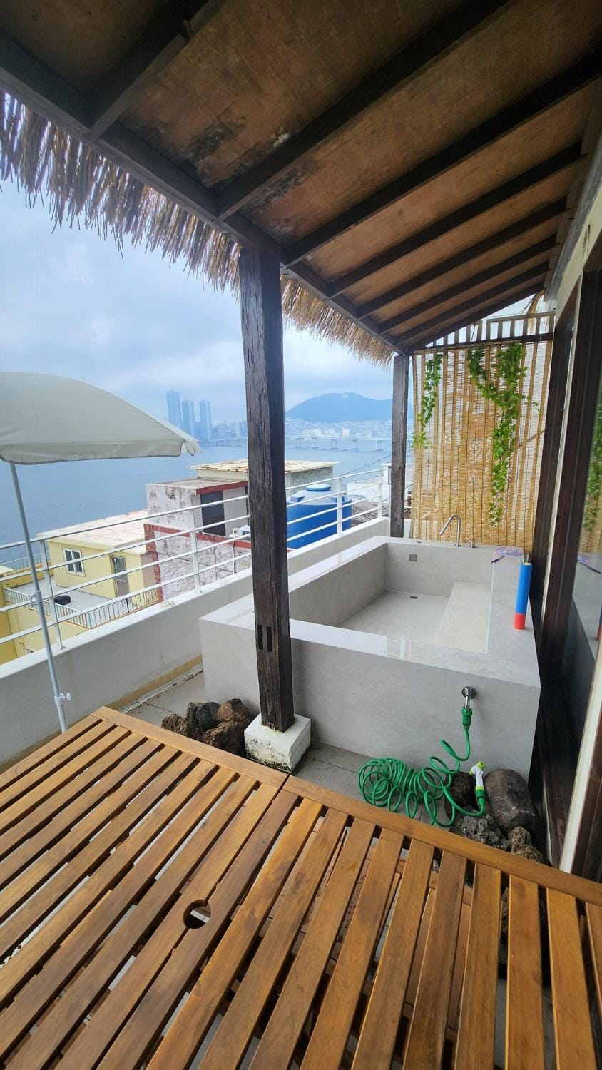 Santiago Apartment in Busan