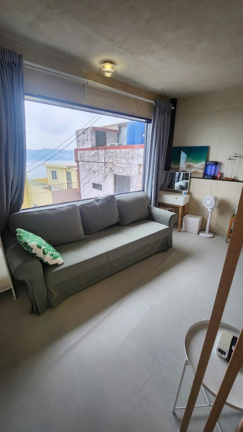 Santiago Apartment in Busan