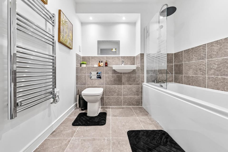 Shower, Toilet, Bathroom, Bath, towels