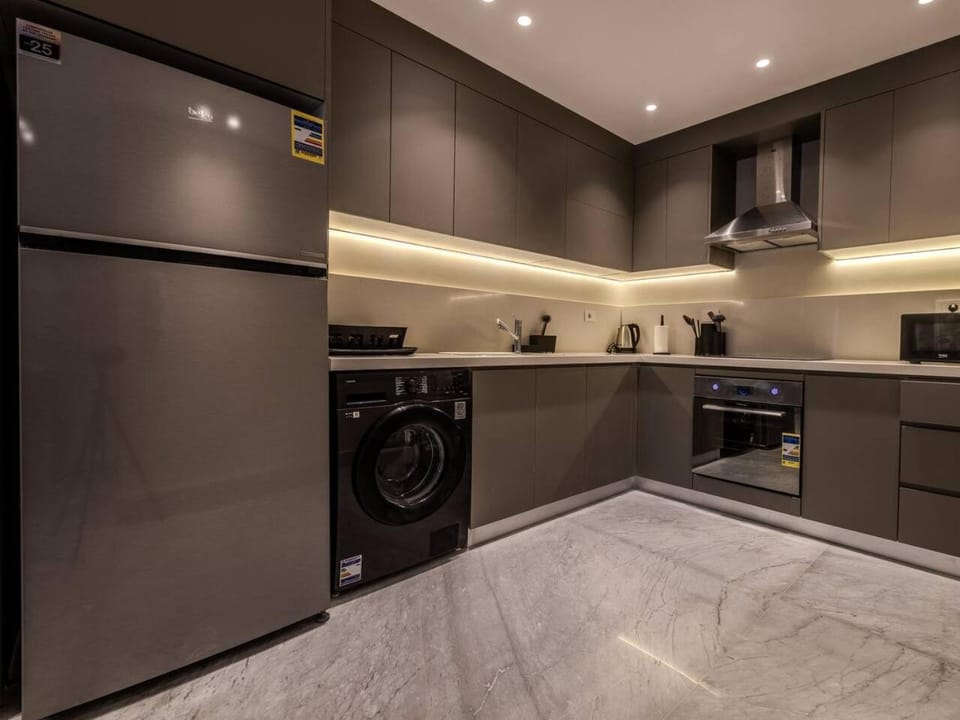 Kitchen or kitchenette, oven, stove, washing machine