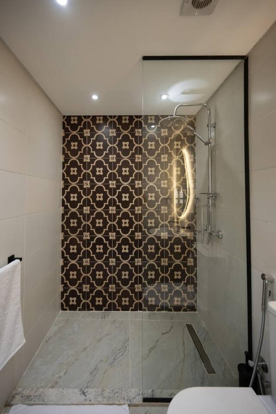 Shower, Bed, Bathroom, Photo of the whole room, towels