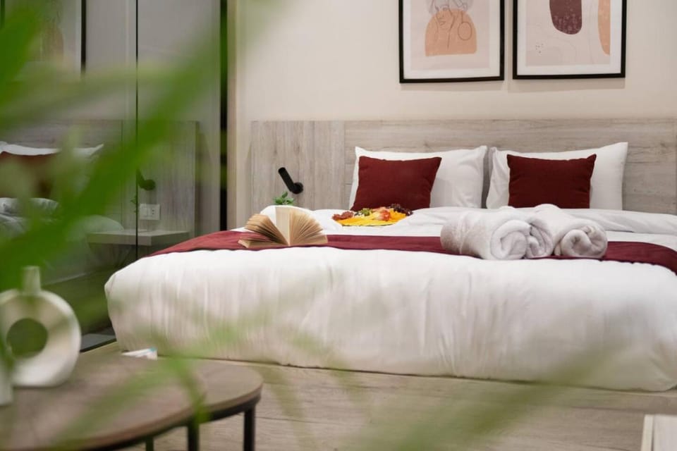 Bed, Photo of the whole room, Bedroom, towels