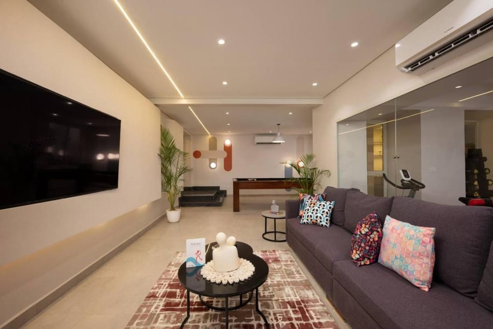 TV and multimedia, Seating area, air conditioner