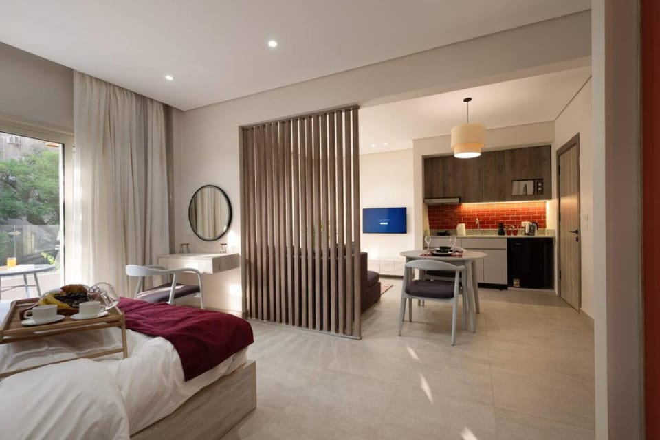 Bed, Kitchen or kitchenette, Photo of the whole room, Seating area, Dining area, minibar