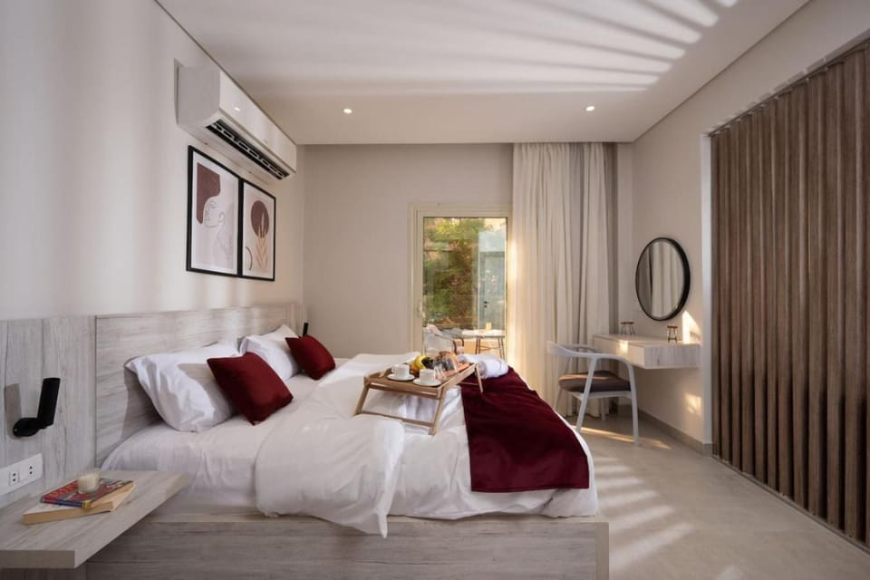 Bed, Photo of the whole room, Seating area, towels