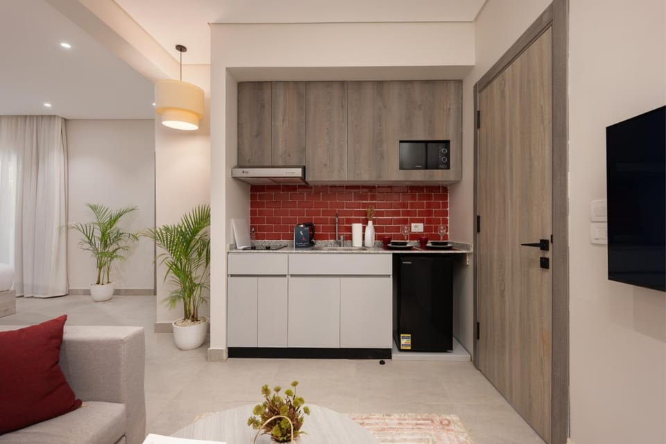 Dining area, kitchen