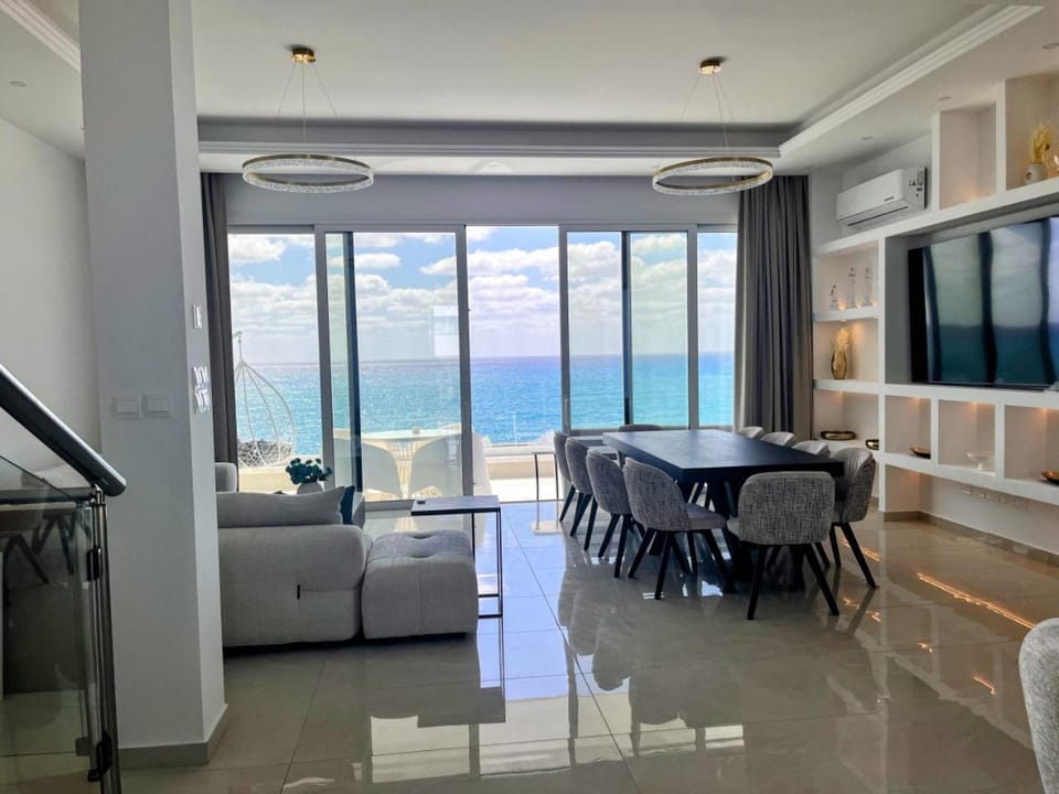 Balcony/Terrace, Living room, Seating area, Dining area, Sea view
