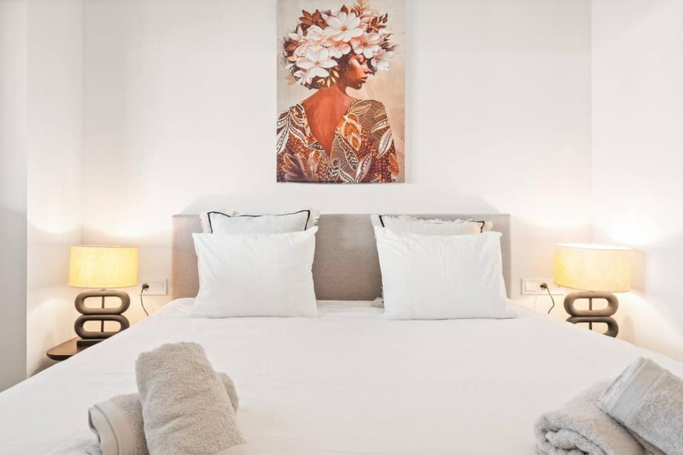 Bed, Decorative detail, Bedroom