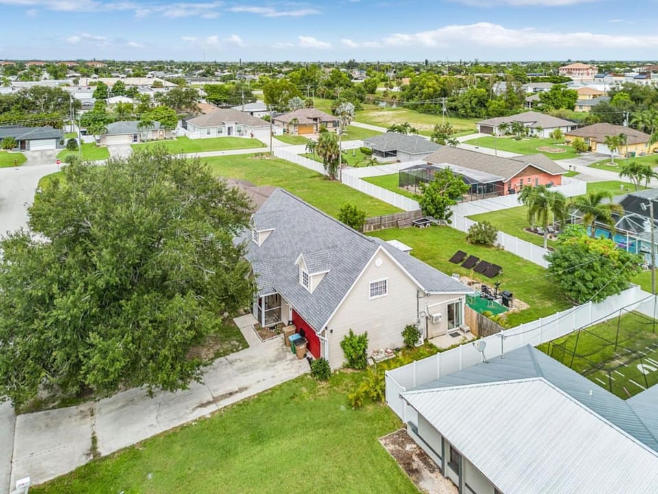 Pet-Friendly • Outdoor Space + Parking House in North Fort Myers