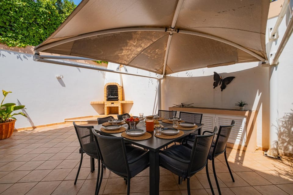 Villa Okapi by Atlantic Places Villa in Guia