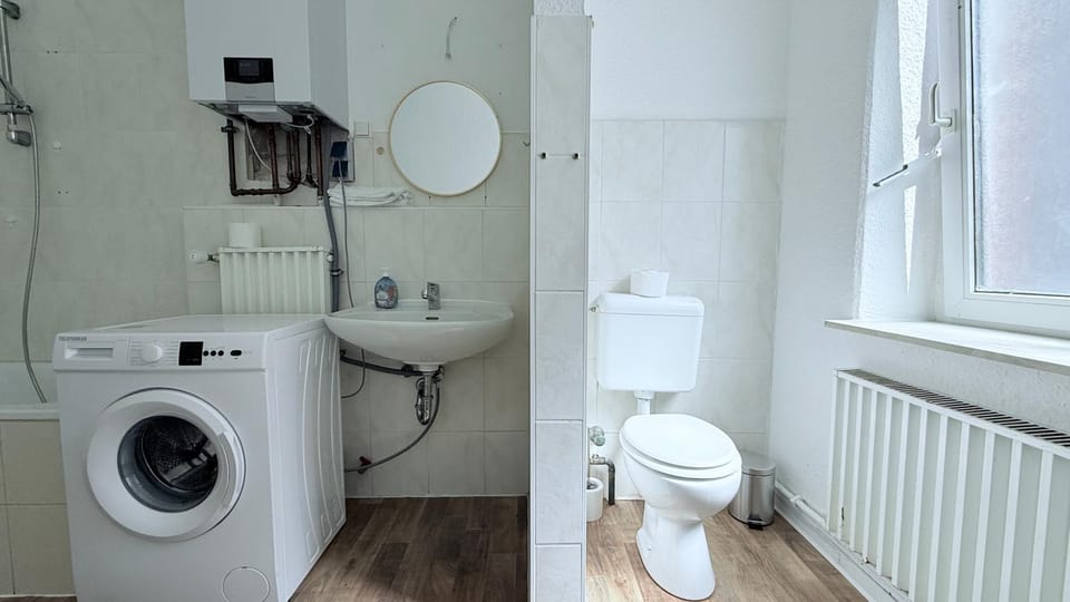 Toilet, Bathroom, towels, washing machine