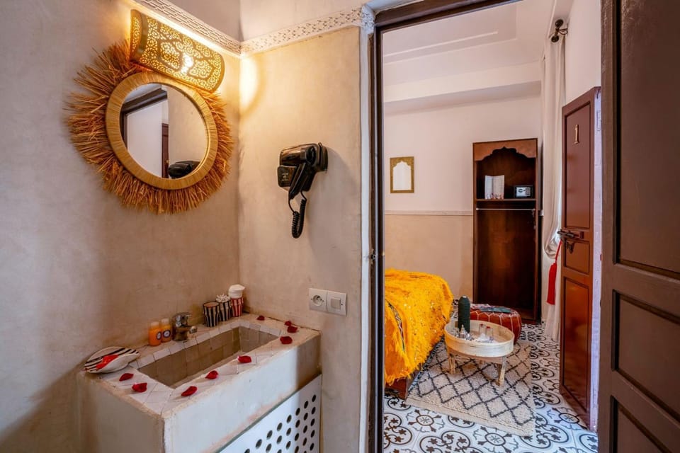 Bed, Bathroom, Photo of the whole room, Bedroom, towels