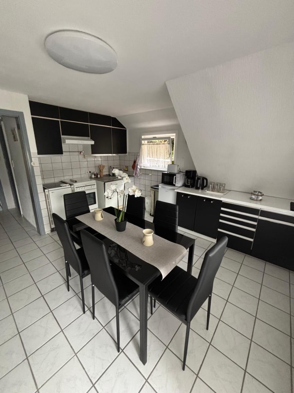 Kitchen or kitchenette, Dining area, stove