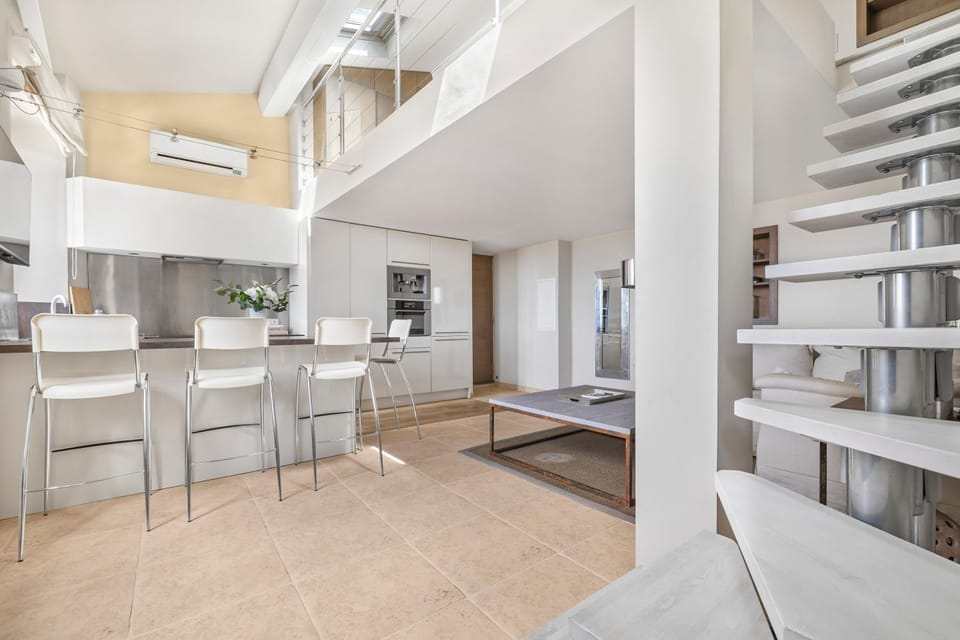 Kitchen or kitchenette, Living room, Seating area, Dining area